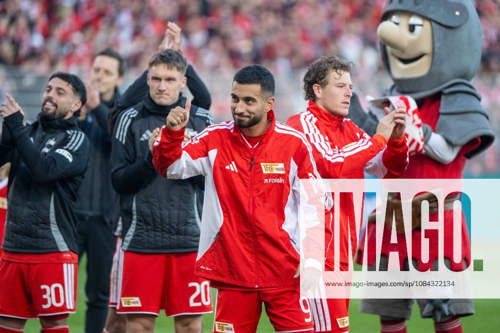 Fußball, Herren, Saison 2026 2027, 1. Bundesliga (5. Spieltag), 1. FC Union Berlin - SV 07 Elversberg, v. l. Kastriot Imeri (1. FC Union Berlin), Michel Aebischer (1. FC Union), Livan Burcu (1. FC Union Berlin), Tim Skarke (1. FC Union Berlin), Maskottchen Ritter Keule (1. FC Union), Jubel nach dem Abpfiff, 10.10.2026,