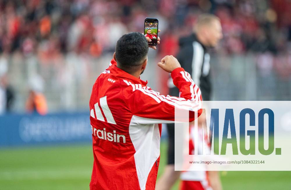 Fußball, Herren, Saison 2026 2027, 1. Bundesliga (5. Spieltag), 1. FC Union Berlin - SV 07 Elversberg, Livan Burcu (1. FC Union Berlin), Jubel nach dem Abpfiff, 10.10.2026,