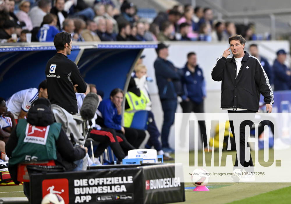 Trainer Coach Merlin Polzin Hamburger SV HSV Gestik Geste Richtung Vierter Offizieller Schiedsrichter Referee Schiedsrichter Referee Dr. Matthias Joellenbeck TSG 1899 Hoffenheim vs Hamburger SV HSV 10.10.2026 DFL REGULATIONS PROHIBIT ANY USE OF PHOTOGRAPHS AS IMAGE SEQUENCES AND OR QUASI-VIDEO TSG 1899 Hoffenheim vs Hamburger SV HSV