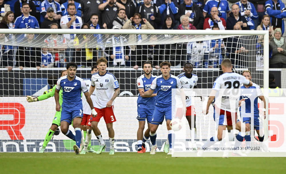 TOR zum 2:3 Miro Muheim Hamburger SV HSV (28) Torschuss Aktion Torchance findet Weg durch Freund und Feind ins Tor TSG 1899 Hoffenheim vs Hamburger SV HSV 10.10.2026 DFL REGULATIONS PROHIBIT ANY USE OF PHOTOGRAPHS AS IMAGE SEQUENCES AND OR QUASI-VIDEO TSG 1899 Hoffenheim vs Hamburger SV HSV