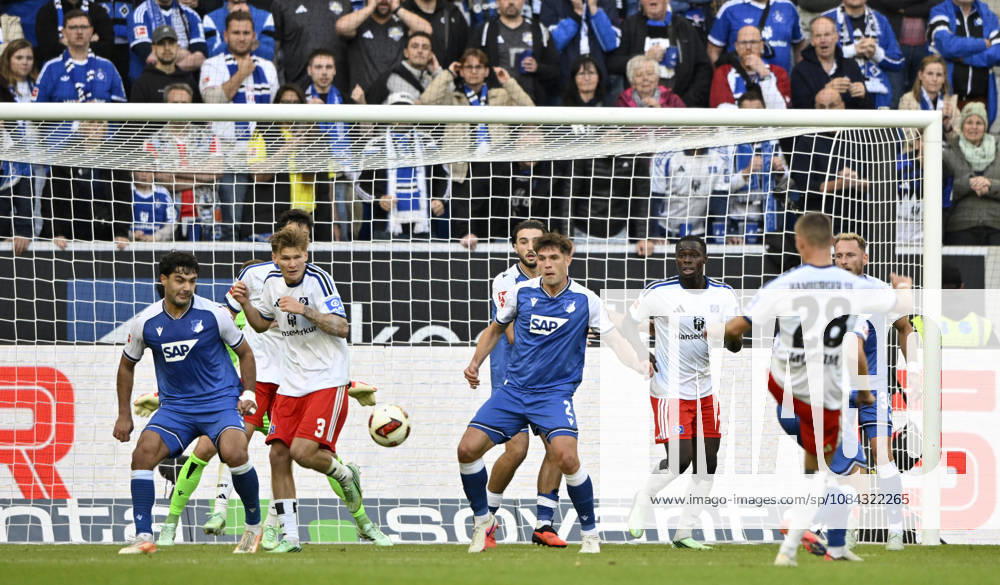 TOR zum 2:3 Miro Muheim Hamburger SV HSV (28) Torschuss Aktion Torchance findet Weg durch Freund und Feind ins Tor TSG 1899 Hoffenheim vs Hamburger SV HSV 10.10.2026 DFL REGULATIONS PROHIBIT ANY USE OF PHOTOGRAPHS AS IMAGE SEQUENCES AND OR QUASI-VIDEO TSG 1899 Hoffenheim vs Hamburger SV HSV