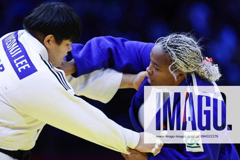 AZERBAIJAN, BAKU - OCTOBER 10, 2026: France s Romane Dicko (R) and South Korea s Lee Hyeon-ji fight in their heavyweight bout during the 2026 World Judo Championships at the National Gymnastics Arena 2026 World Judo Championships In Baku - ZUMAt113 20261010_zaa_t113_401