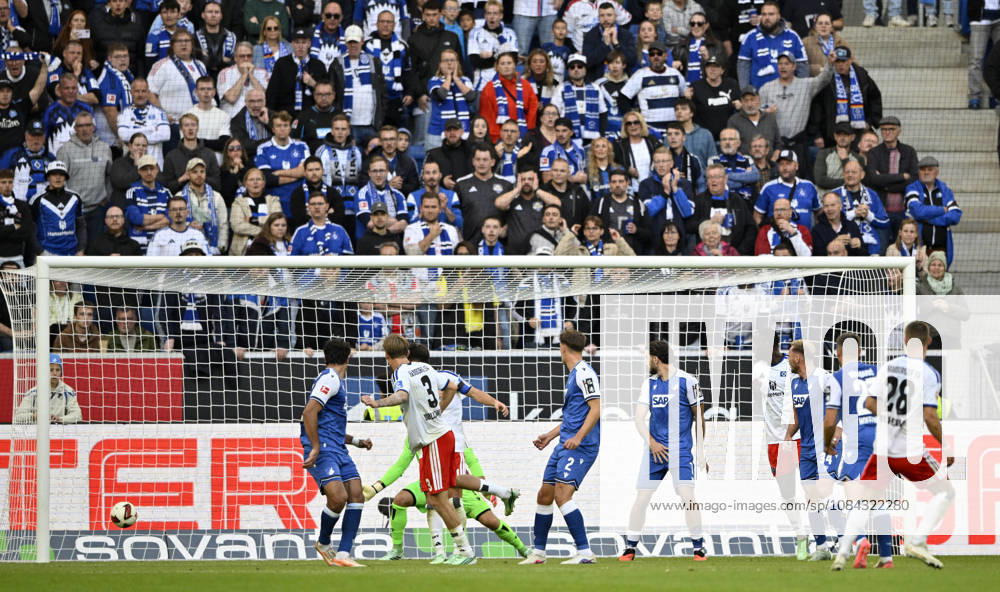 TOR zum 2:3 Miro Muheim Hamburger SV HSV (28) Torschuss Aktion Torchance findet Weg durch Freund und Feind ins Tor TSG 1899 Hoffenheim vs Hamburger SV HSV 10.10.2026 DFL REGULATIONS PROHIBIT ANY USE OF PHOTOGRAPHS AS IMAGE SEQUENCES AND OR QUASI-VIDEO TSG 1899 Hoffenheim vs Hamburger SV HSV