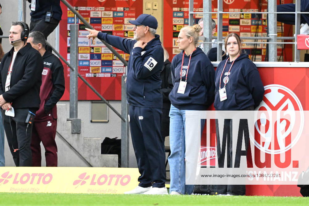 Fussball 1.Bundesliga, FSV Mainz 05 - Bayer 04 Leverkusen v.l. Trainer Urs Fischer (FSV Mainz 05) Mainz
