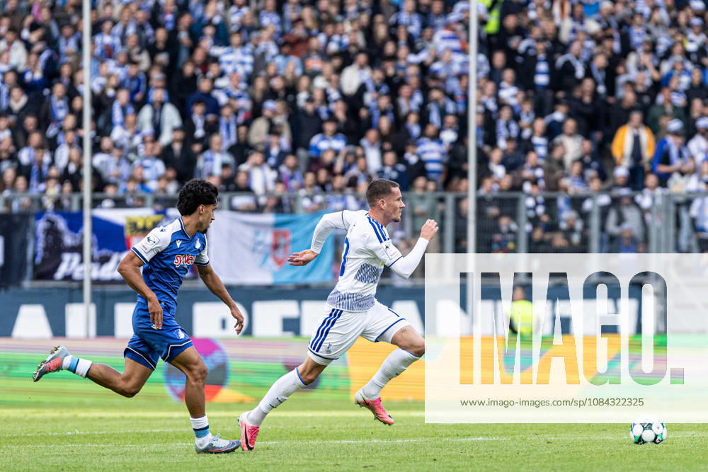3.Liga: MSV Duisburg TSG Hoffenheim II; 10.10.2026 Yasin Zor (TSG Hoffenheim II, 10), Christian Viet (MSV Duisburg, 10) 3.Liga 8.Spieltag: MSV Duisburg TSG Hoffenheim II; Schauinsland-Reisen-Arena, Duisburg, 10.10.2026 DFB regulations prohibit any use of photographs as image sequences and or quasi video.