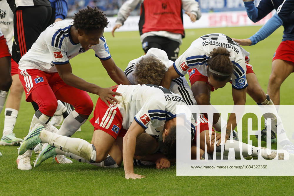 Jubel nach dem Tor zum 2:3, jubelnd, bejubelt, jubelt, jubeln, Cheers after the goal, cheering, celebrated, cheers, cheering, um den Torschuetze, Scorer Miro Muheim (HSV), emotions im Bundesliga-Spiel zwischen der TSG 1899 Hoffenheim und dem Hamburger SV in der PreZero Arena, Sinsheim, Deutschland, am 10. Oktober 2026. in action during the Bundesliga match between TSG 1899 Hoffenheim and Hamburger SV at the PreZero Arena, Sinsheim, Germany, on October 10, 2026. DFB DFL REGULATIONS PROHIBIT ANY USE OF PHOTOGRAPHS AS IMAGE SEQUENCES AND OR QUASI-VIDEO,