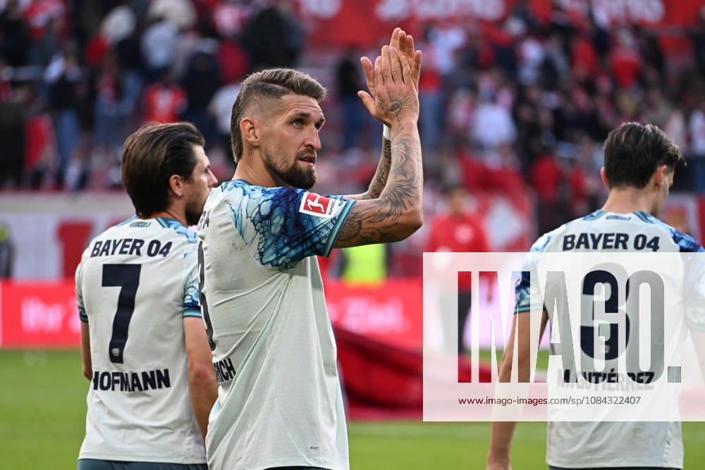 Fussball 1.Bundesliga, FSV Mainz 05 - Bayer 04 Leverkusen v.l. Jubel, Freude über den Sieg Robert Andrich (Bayer 04 Leverkusen) Mainz