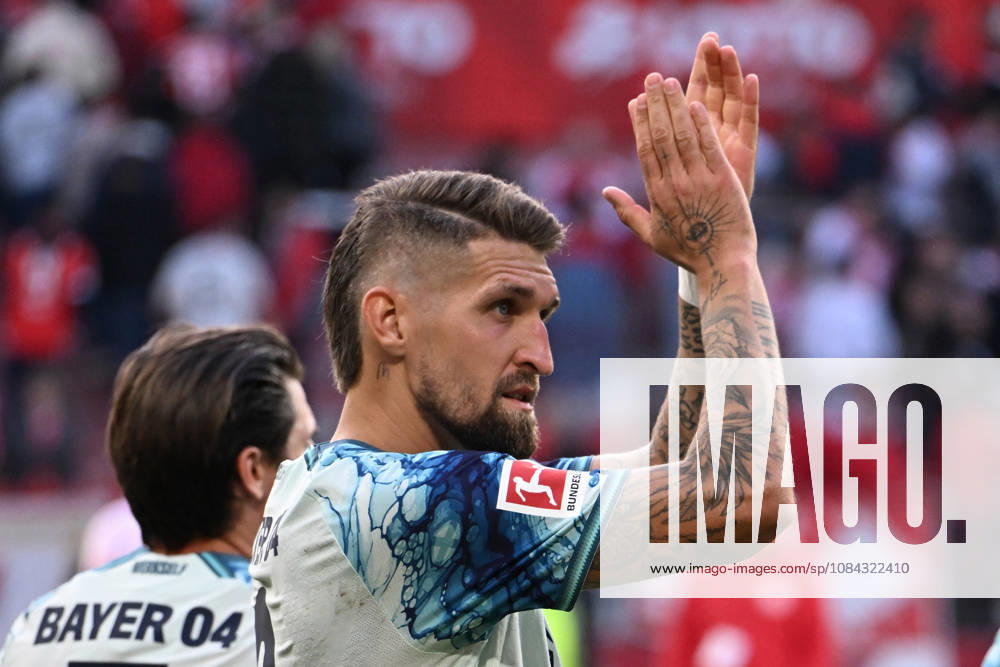 Fussball 1.Bundesliga, FSV Mainz 05 - Bayer 04 Leverkusen v.l. Jubel, Freude über den Sieg Robert Andrich (Bayer 04 Leverkusen) Mainz