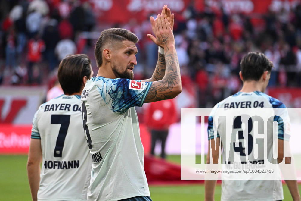 Fussball 1.Bundesliga, FSV Mainz 05 - Bayer 04 Leverkusen v.l. Jubel, Freude über den Sieg Robert Andrich (Bayer 04 Leverkusen) Mainz
