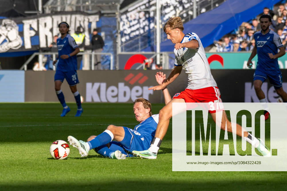 Koki Machida (TSG 1899 Hoffenheim) und Louis Lemke (Hamburger SV). Deutschland, Sinsheim, 10.10.2026, Fussball, Bundesliga: TSG 1899 Hoffenheim vs Hamburger SV, Saison 2026 2027, 5. Spieltag, SNP Arena DFL DFB REGULATIONS PROHIBIT ANY USE OF PHOTOGRAPHS AS IMAGE SEQUENCES AND OR QUASI-VIDEO.