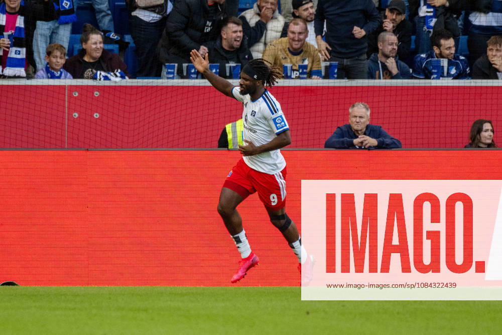 Torjubel des Torschützen Terem Moffi (Hamburger SV). Deutschland, Sinsheim, 10.10.2026, Fussball, Bundesliga: TSG 1899 Hoffenheim vs Hamburger SV, Saison 2026 2027, 5. Spieltag, SNP Arena DFL DFB REGULATIONS PROHIBIT ANY USE OF PHOTOGRAPHS AS IMAGE SEQUENCES AND OR QUASI-VIDEO.