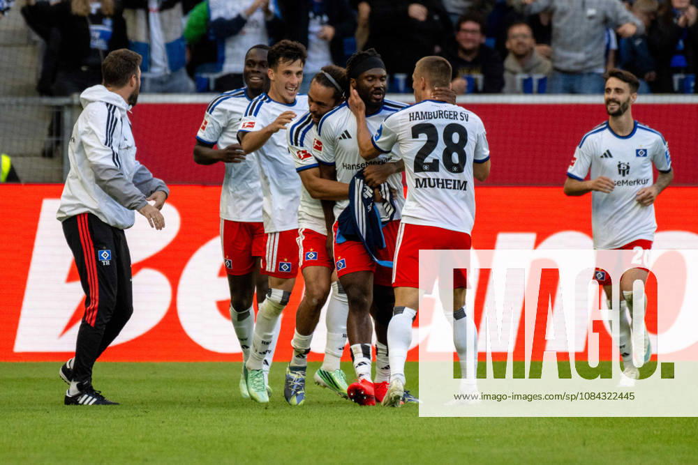 Torjubel des Torschützen Terem Moffi (Hamburger SV). Deutschland, Sinsheim, 10.10.2026, Fussball, Bundesliga: TSG 1899 Hoffenheim vs Hamburger SV, Saison 2026 2027, 5. Spieltag, SNP Arena DFL DFB REGULATIONS PROHIBIT ANY USE OF PHOTOGRAPHS AS IMAGE SEQUENCES AND OR QUASI-VIDEO.