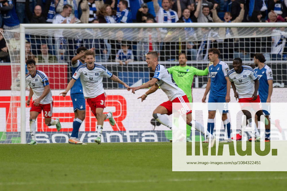 Torjubel des Torschützen Miro Muheim (Hamburger SV). Deutschland, Sinsheim, 10.10.2026, Fussball, Bundesliga: TSG 1899 Hoffenheim vs Hamburger SV, Saison 2026 2027, 5. Spieltag, SNP Arena DFL DFB REGULATIONS PROHIBIT ANY USE OF PHOTOGRAPHS AS IMAGE SEQUENCES AND OR QUASI-VIDEO.