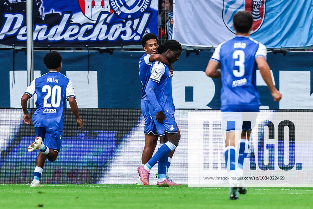Fussball, 3.Liga Saison 2026 2027 8.Spieltag MSV Duisburg - TSG 1899 Hoffenheim II 10.10.2026, schauinsland-reisen-arena Torjubel TSG 1899 Hoffenheim II nach dem Tor zum 2-0 durch Blessing Miguel Makanda (Hoffenheim, 17) die Spieler freuen sich Duisburg schauinsland-reisen-arena Nordrhein-Westfalen Deutschland