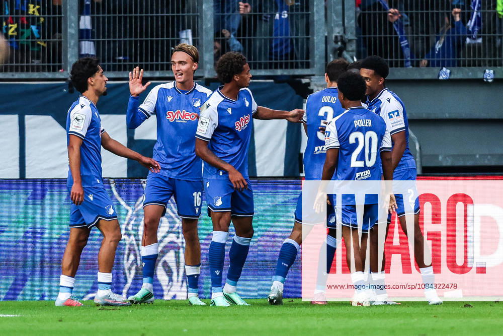 Fussball, 3.Liga Saison 2026 2027 8.Spieltag MSV Duisburg - TSG 1899 Hoffenheim II 10.10.2026, schauinsland-reisen-arena Torjubel TSG 1899 Hoffenheim II nach dem Tor zum 2-0 durch Blessing Miguel Makanda (Hoffenheim, 17) die Spieler freuen sich Duisburg schauinsland-reisen-arena Nordrhein-Westfalen Deutschland