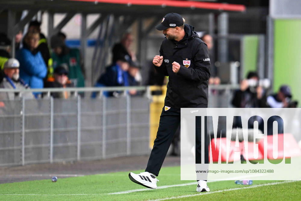 Paderborn, Home-Deluxe-Arena, 10.10.26, GER, Herren, 1.Bundesliga, Saison 2026-2027, SC Paderborn 07 - VfB Stuttgart Bild: Schlussjubel, Emotion, Freude bei Trainer Sebastian HOENESS (Stuttgart) DFL regulations prohibit any use of photographs as image sequences and or quasi-video. Nordrhein-Westfalen Deutschland