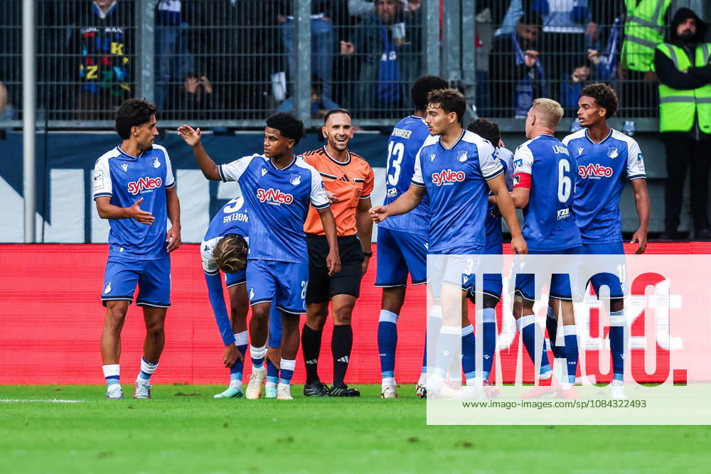 Fussball, 3.Liga Saison 2026 2027 8.Spieltag MSV Duisburg - TSG 1899 Hoffenheim II 10.10.2026, schauinsland-reisen-arena Torjubel TSG 1899 Hoffenheim II nach dem Tor zum 2-0 durch Blessing Miguel Makanda (Hoffenheim, 17) die Spieler freuen sich Duisburg schauinsland-reisen-arena Nordrhein-Westfalen Deutschland