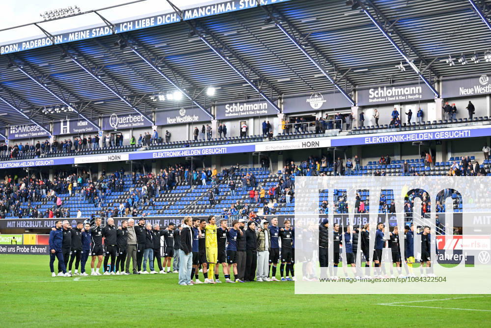 Paderborn, Home-Deluxe-Arena, 10.10.26, GER, Herren, 1.Bundesliga, Saison 2026-2027, SC Paderborn 07 - VfB Stuttgart Bild: Spieler aus Paderborn unzufrieden, enttaeuscht, niedergeschlagen, frustriert, traurig vor Fankurve, Fans, Fanblock DFL regulations prohibit any use of photographs as image sequences and or quasi-video. Nordrhein-Westfalen Deutschland