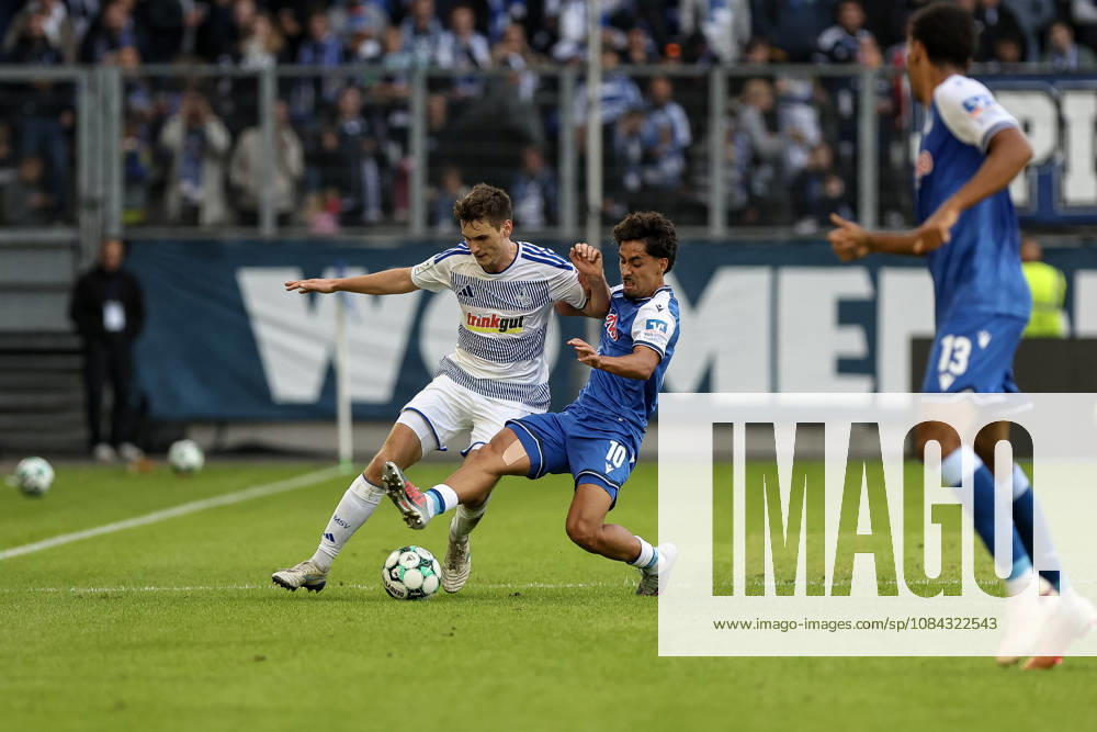 GER, Fussball, Herren, 3. Liga, Saison 2026 2027, MSV Duisburg - TSG Hoffenheim II Martin Ens (Duisburg) und Muhammed Yasin Batuhan Zor (TSG II) im Kampf um den Ball Duisburg schauinsland-reisen-Arena Nordrhein-Westfalen Deutschland