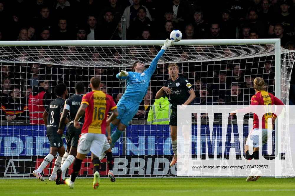 Eredivisie: Go Ahead Eagles v Sparta Rotterdam Deventer - Goalkeeper Michael Brouwer of Sparta Rotterdam makes a save during the eighth competition round of the 2026 2027 Eredivisie season. The match is set between Go Ahead Eagles and Sparta Rotterdam at De Adelaarshorst on 10 October 2026 in Deventer, Netherlands. (Hero Images Danny de Groot)