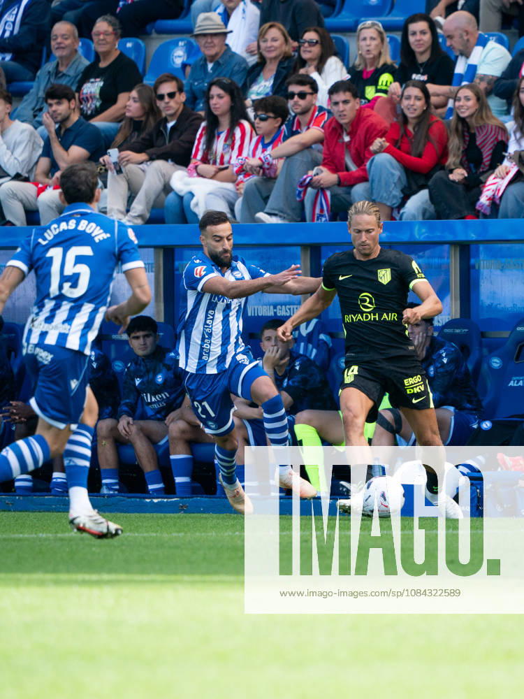 ESP: LaLiga EA Sports Deportivo Alaves v Atletico Madrid Abde Rebbach of Deportivo Alaves and Marcos Llorente of Atletico de Madrid during LaLiga EA Sports between Deportivo Alaves v Atletico Madrid played at Mendizorroza Stadium in Vitoria-Gasteiz on October 10, 2026 in Spain VITORIA GASTEIZ Spain Futbol