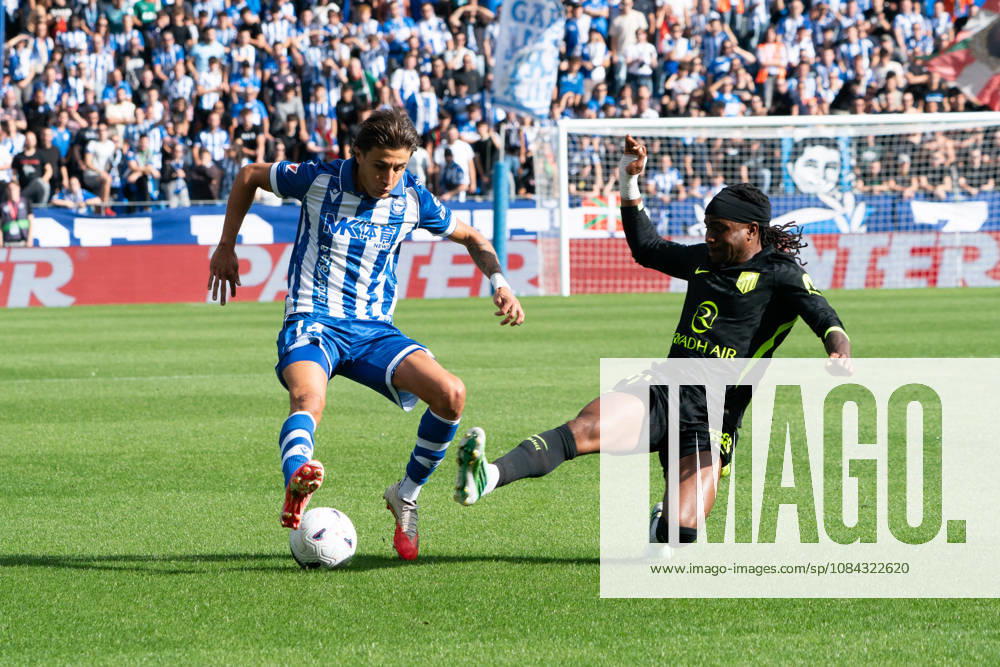 ESP: LaLiga EA Sports Deportivo Alaves v Atletico Madrid Nahuel Tenaglia of Deportivo Alaves and Ademola Lookman of Atletico de Madrid during LaLiga EA Sports between Deportivo Alaves v Atletico Madrid played at Mendizorroza Stadium in Vitoria-Gasteiz on October 10, 2026 in Spain VITORIA GASTEIZ Spain Futbol