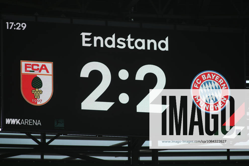 Fussball, Herren, Saison 2026 2027, FC Augsburg - FC Bayern München, Bundesliga, WWK Arena Endstand 2:2 auf der Anzeigetafel DFL DFB regulations prohibit any use of photographs as image sequences and or quasi-video