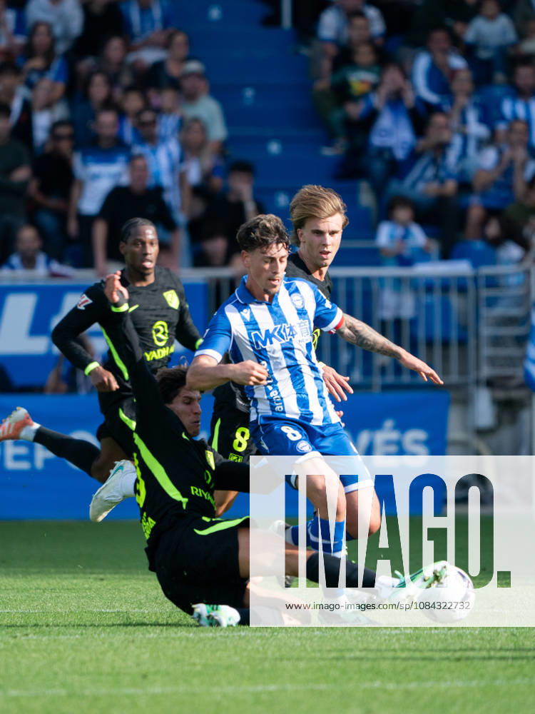 ESP: LaLiga EA Sports Deportivo Alaves v Atletico Madrid Giuliano Simeone of Atletico de Madrid and Antonio Blanco of Deportivo Alaves during LaLiga EA Sports between Deportivo Alaves v Atletico Madrid played at Mendizorroza Stadium in Vitoria-Gasteiz on October 10, 2026 in Spain VITORIA GASTEIZ Spain Futbol