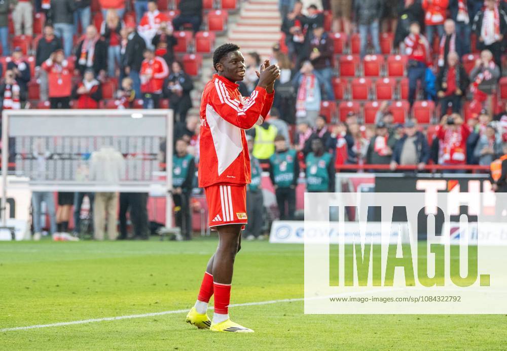 Fußball, Herren, Saison 2026 2027, 1. Bundesliga (5. Spieltag), 1. FC Union Berlin - SV 07 Elversberg, Mekhi Gray (1. FC Union), Jubel nach dem Abpfiff, 10.10.2026,
