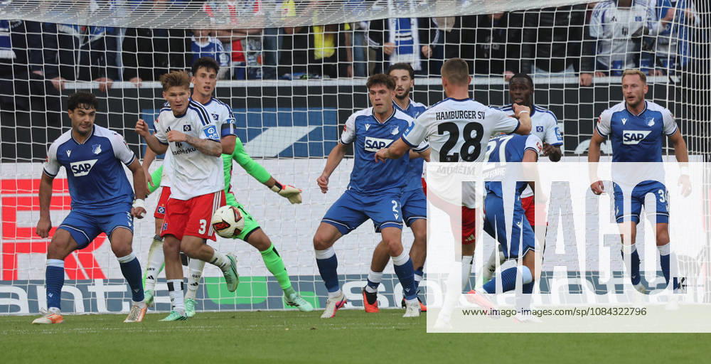 Sinsheim , Fußball Bundesliga TSG 1899 Hoffenheim vs. Hamburger SV , Tor zum 2 : 3 , Torschütze Miro Muheim ( HSV 28 )