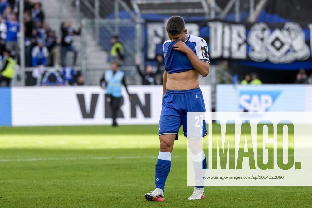 Andrej Kramaric (Hoffenheim, 27), Spieler der TSG 1899 Hoffenheim, Freisteller, Ganzkörper, Einzelbild, Einzelfoto, Aktion, Action, enttäuscht über die Niederlage, Enttäuschung nach dem Schlusspfiff, Highlight, Verlierer, verloren, Frustration, disappointed, pessimistisch, 10.10.2026, Sinsheim (Deutschland), Fussball, Bundesliga, TSG 1899 Hoffenheim - Hamburger SV, DFB DFL REGULATIONS PROHIBIT ANY USE OF PHOTOGRAPHS AS IMAGE SEQUENCES AND OR QUASI-VIDEO.