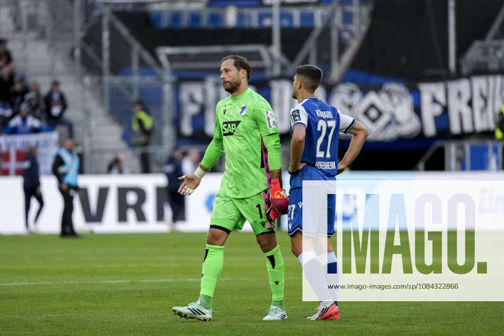 V.li.: Oliver Baumann (Torwart, Hoffenheim, 1, Kapitän), Andrej Kramaric (Hoffenheim, 27), Spieler der TSG 1899 Hoffenheim, enttäuscht über die Niederlage, Enttäuschung nach dem Schlusspfiff, Highlight, Verlierer, verloren, Frustration, disappointed, pessimistisch, 10.10.2026, Sinsheim (Deutschland), Fussball, Bundesliga, TSG 1899 Hoffenheim - Hamburger SV, DFB DFL REGULATIONS PROHIBIT ANY USE OF PHOTOGRAPHS AS IMAGE SEQUENCES AND OR QUASI-VIDEO.
