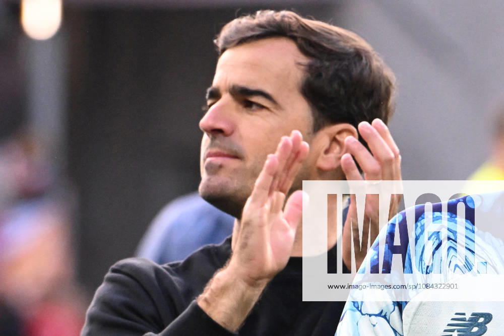 Fussball 1.Bundesliga, FSV Mainz 05 - Bayer 04 Leverkusen v.l. Jubel, Freude über den Sieg Trainer Coach Carles Martinez (Bayer 04 Leverkusen) Mainz