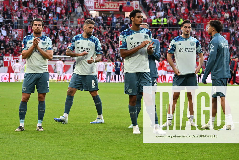 Fussball 1.Bundesliga, FSV Mainz 05 - Bayer 04 Leverkusen v.l. Jubel, Freude über den Sieg Mainz