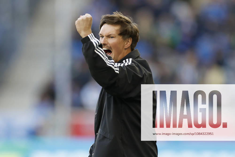Trainer Merlin Polzin (HSV), Jubel , jubelnd, bejubelt, jubelt, jubeln, cheering, celebrated, cheers, cheering, emotions, Becker Faust im Bundesliga-Spiel zwischen der TSG 1899 Hoffenheim und dem Hamburger SV in der PreZero Arena, Sinsheim, Deutschland, am 10. Oktober 2026. in action during the Bundesliga match between TSG 1899 Hoffenheim and Hamburger SV at the PreZero Arena, Sinsheim, Germany, on October 10, 2026. DFB DFL REGULATIONS PROHIBIT ANY USE OF PHOTOGRAPHS AS IMAGE SEQUENCES AND OR QUASI-VIDEO,