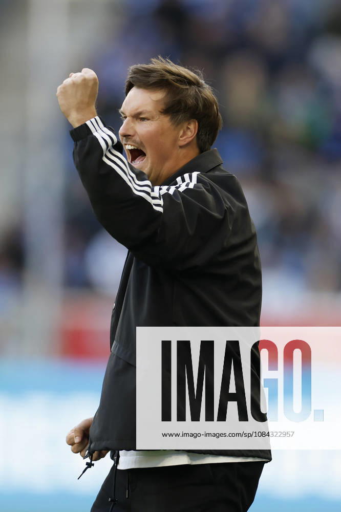 Trainer Merlin Polzin (HSV), Jubel , jubelnd, bejubelt, jubelt, jubeln, cheering, celebrated, cheers, cheering, emotions, Becker Faust im Bundesliga-Spiel zwischen der TSG 1899 Hoffenheim und dem Hamburger SV in der PreZero Arena, Sinsheim, Deutschland, am 10. Oktober 2026. in action during the Bundesliga match between TSG 1899 Hoffenheim and Hamburger SV at the PreZero Arena, Sinsheim, Germany, on October 10, 2026. DFB DFL REGULATIONS PROHIBIT ANY USE OF PHOTOGRAPHS AS IMAGE SEQUENCES AND OR QUASI-VIDEO,
