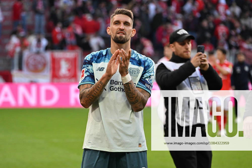 Fussball 1.Bundesliga, FSV Mainz 05 - Bayer 04 Leverkusen v.l. Jubel, Freude über den Sieg Robert Andrich (Bayer 04 Leverkusen) Mainz