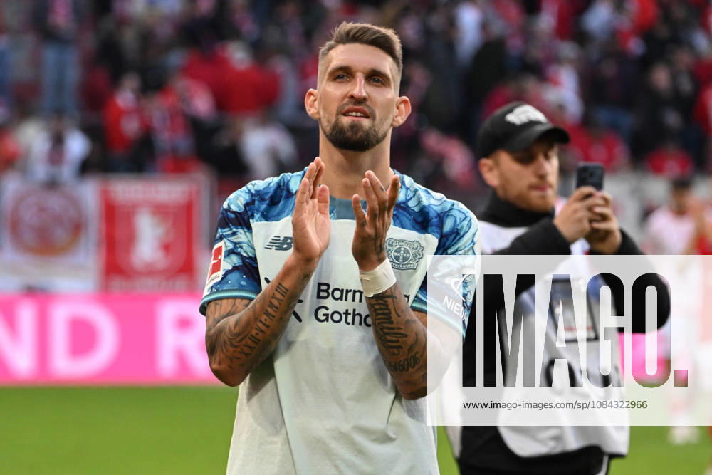 Fussball 1.Bundesliga, FSV Mainz 05 - Bayer 04 Leverkusen v.l. Jubel, Freude über den Sieg Robert Andrich (Bayer 04 Leverkusen) Mainz