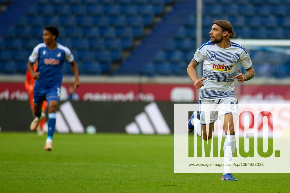 GER, Fussball, Herren, 3. Liga, Saison 2026 2027, MSV Duisburg - TSG Hoffenheim II Joshua Bitter (MSV) schaut