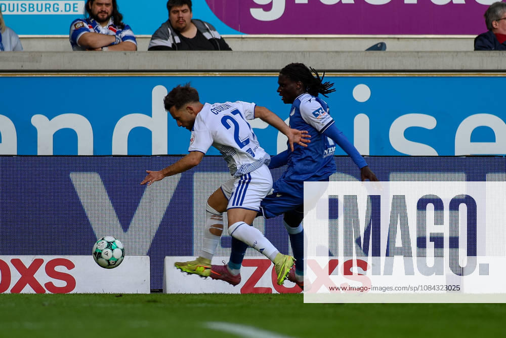 GER, Fussball, Herren, 3. Liga, Saison 2026 2027, MSV Duisburg - TSG Hoffenheim II Can Coskun (MSV) und Blessing Maleko Makanda (TSG II) im Kampf um den Ball