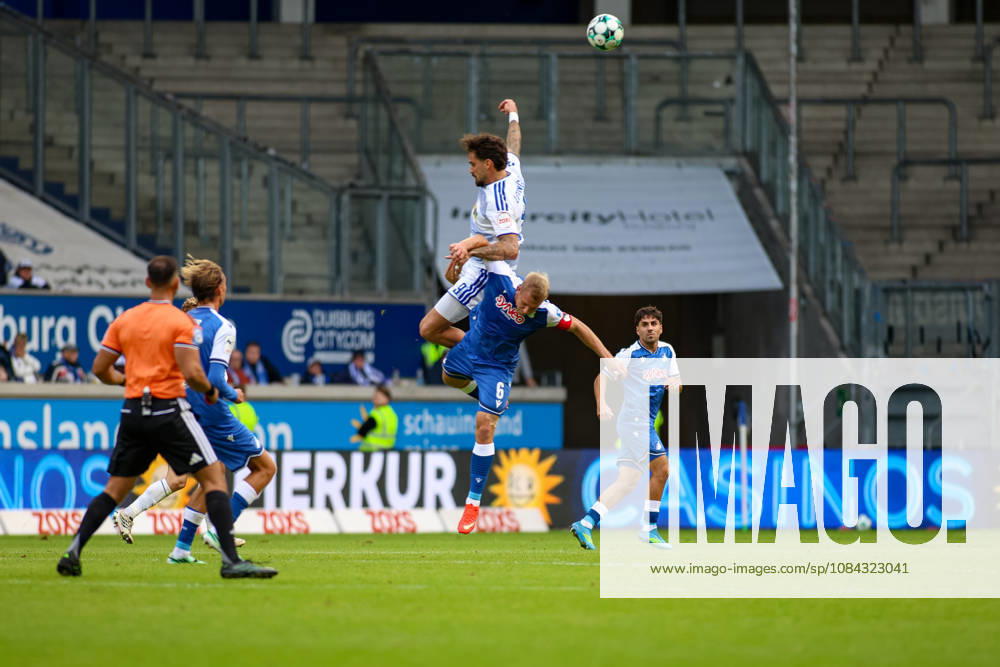GER, Fussball, Herren, 3. Liga, Saison 2026 2027, MSV Duisburg - TSG Hoffenheim II Lex Tyger Lobinger (MSV) und Valentin Lässig (TSG II) im Kampf um den Ball