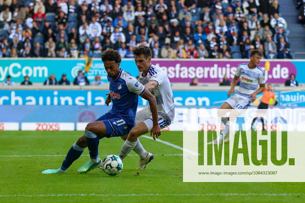 GER, Fussball, Herren, 3. Liga, Saison 2026 2027, MSV Duisburg - TSG Hoffenheim II Jykese Fields (TSG II) und Martin Ens (MSV) im Kampf um den Ball
