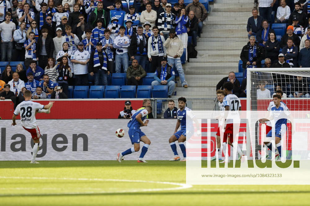 2:3 Tor fuer Hamburger SV durch Miro Muheim (Hamburger SV, 28), Torschuss, Abschluss, Torerfolg, Tor, Treffer , Deutschland, Fussball, 1. Bundesliga, 5.Spieltag, 2026 2027, TSG Hoffenheim vs. Hamburger SV, 10.10.2026, Sinsheim SNP Arena Deutschland