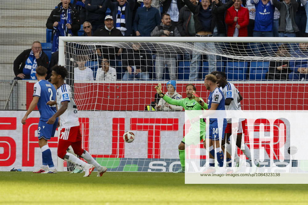 2:3 Tor fuer Hamburger SV durch Miro Muheim (Hamburger SV, 28), Torschuss, Abschluss, Torerfolg, Tor, Treffer , Deutschland, Fussball, 1. Bundesliga, 5.Spieltag, 2026 2027, TSG Hoffenheim vs. Hamburger SV, 10.10.2026, Sinsheim SNP Arena Deutschland