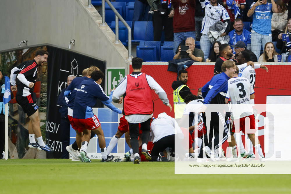 Torjubel Hamburger SV beim 2:3 durch Miro Muheim (Hamburger SV, 28), Freude, Begeisterung, positive Emotionen, Torerfolg , Deutschland, Fussball, 1. Bundesliga, 5.Spieltag, 2026 2027, TSG Hoffenheim vs. Hamburger SV, 10.10.2026, Sinsheim SNP Arena Deutschland