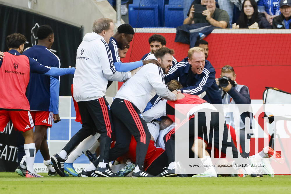 Torjubel Hamburger SV beim 2:3 durch Miro Muheim (Hamburger SV, 28), Freude, Begeisterung, positive Emotionen, Torerfolg , Deutschland, Fussball, 1. Bundesliga, 5.Spieltag, 2026 2027, TSG Hoffenheim vs. Hamburger SV, 10.10.2026, Sinsheim SNP Arena Deutschland