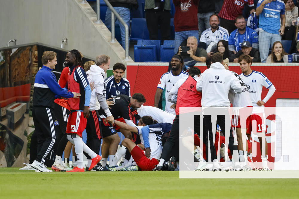 Torjubel Hamburger SV beim 2:3 durch Miro Muheim (Hamburger SV, 28), Freude, Begeisterung, positive Emotionen, Torerfolg , Deutschland, Fussball, 1. Bundesliga, 5.Spieltag, 2026 2027, TSG Hoffenheim vs. Hamburger SV, 10.10.2026, Sinsheim SNP Arena Deutschland