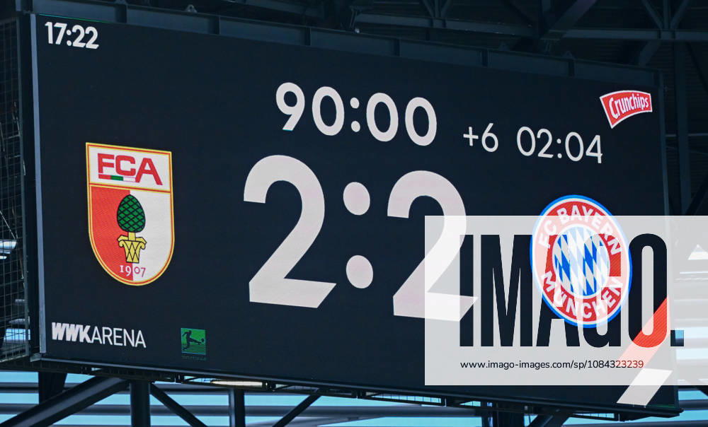 Fussball 1.Bundesliga, FC Augsburg - Bayern München v.l. Anzeigetafel Spielende 2:2 Augsburg