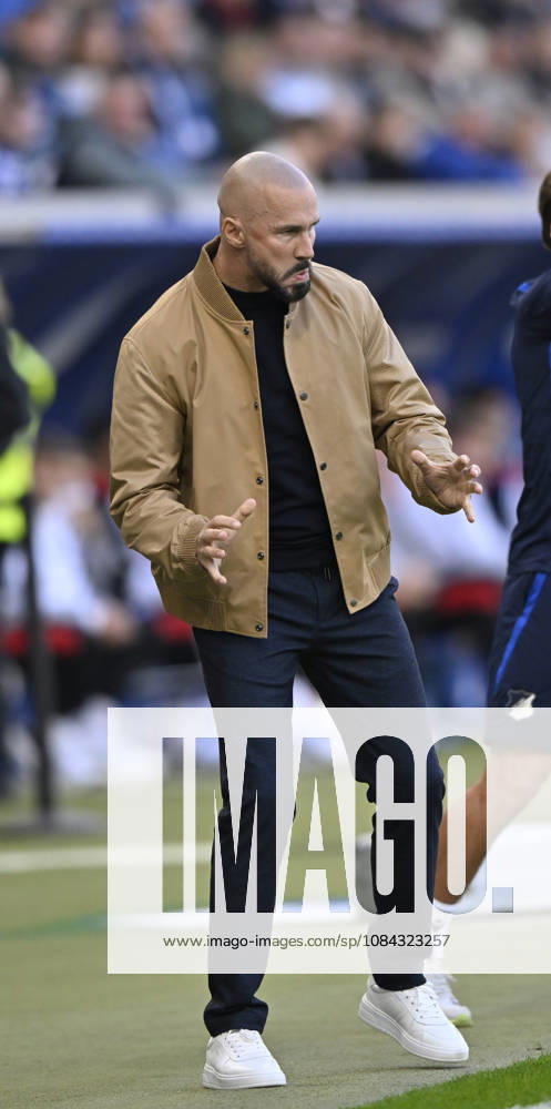Trainer Coach Christian Ilzer TSG 1899 Hoffenheim am Spielfeldrand Gestik Geste TSG 1899 Hoffenheim vs Hamburger SV HSV 10.10.2026 DFL REGULATIONS PROHIBIT ANY USE OF PHOTOGRAPHS AS IMAGE SEQUENCES AND OR QUASI-VIDEO TSG 1899 Hoffenheim vs Hamburger SV HSV