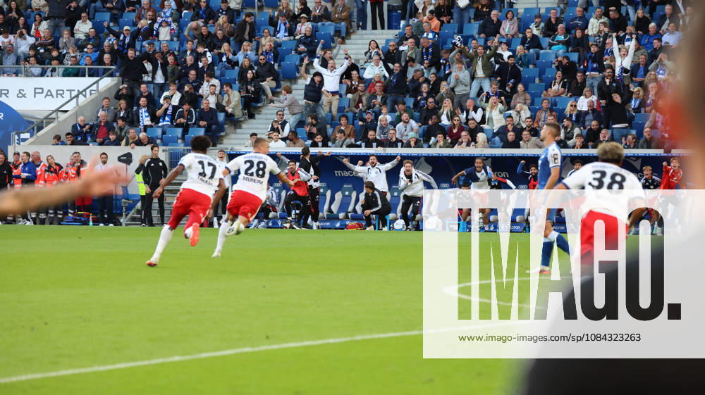 Fussball 1.Bundesliga, TSG 1899 Hoffenheim - Hamburger SV v.l. Torjubel nach dem Tor zum celebrating the goal celebrate 2:3 durch Miro Muheim (Hamburger SV) Sinsheim